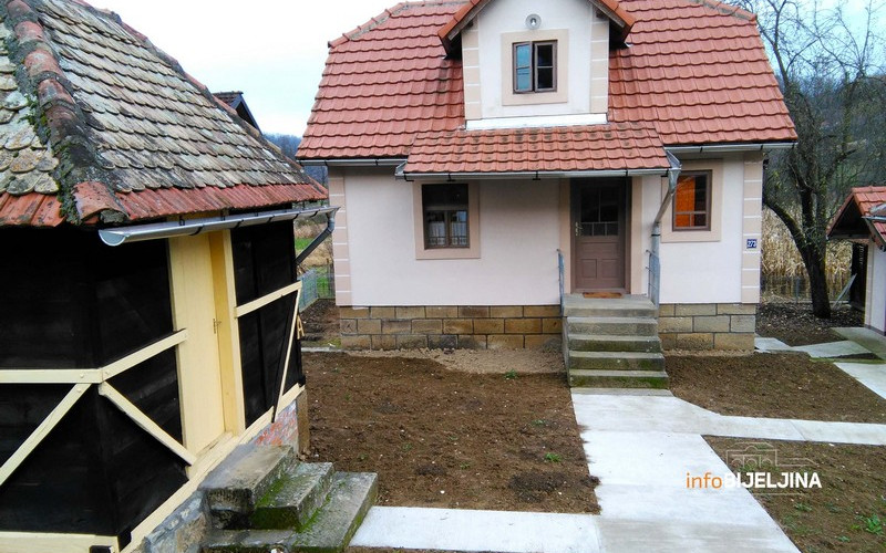 Čuvaju djedovinu: U podmajevičkim selima obnavljaju kuće stare više od 100 godina /FOTO/