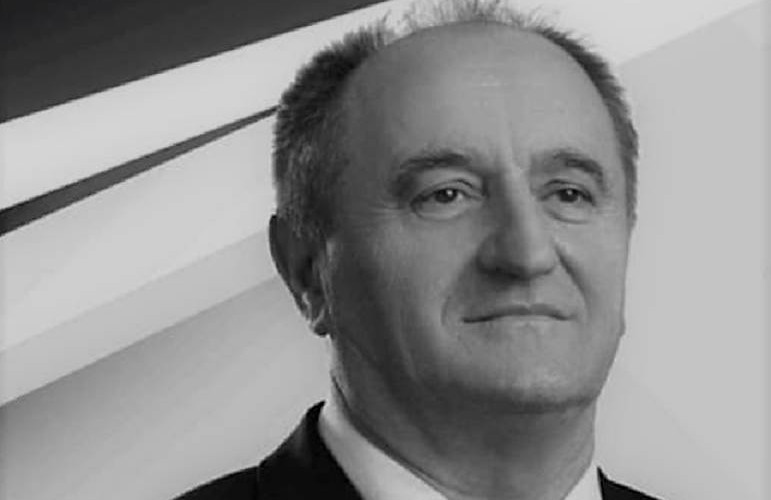 Nakon mjesec dana borbe sa korona virusom preminuo doktor UKC-a Dragan Vojvodić