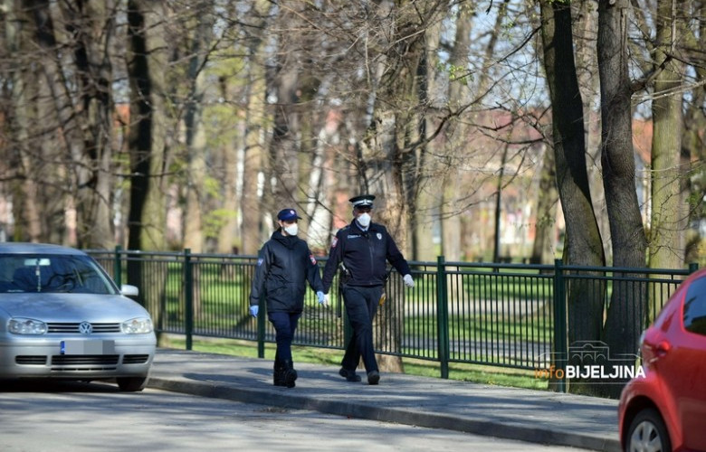 Od podne policijski čas u RS