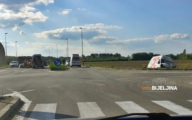 Nezgoda na obilaznici kod Bijeljine, obustavljen saobraćaj /FOTO/