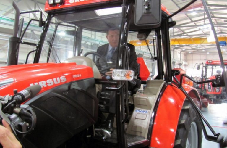 Vlada Srpske pomogla porodici Dodik da kupi traktor