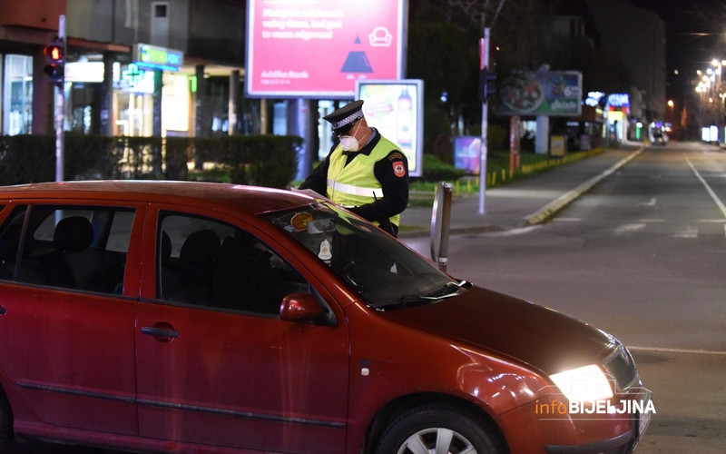 Policijski čas i zabranu kretanja prekršilo 16 građana RS