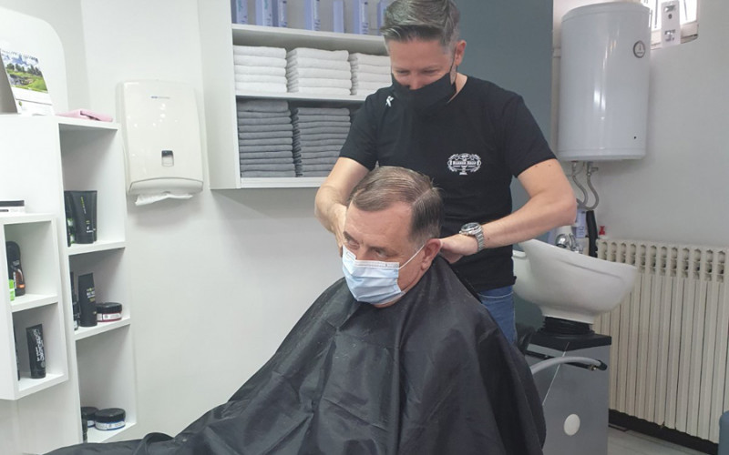 DODIK KOD FRIZERA Srpski član Predsjedništva BiH posjetio salon u Banjaluci
