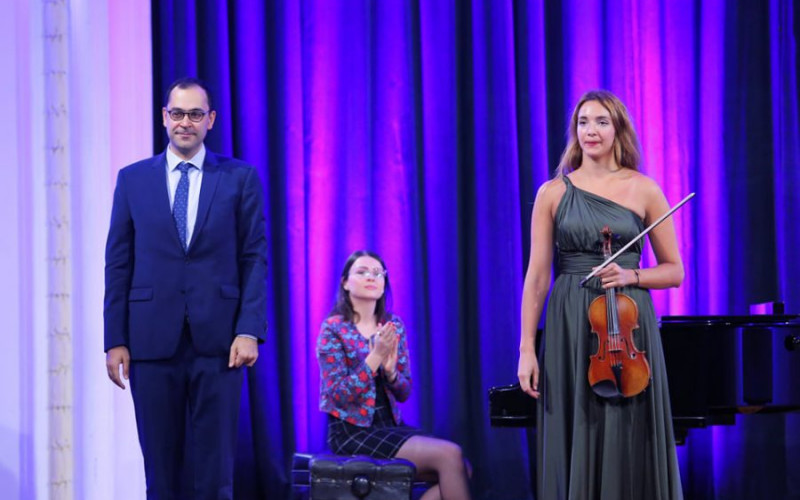 Onlajn koncert Jovane Raljić i Hefeza Babašahija