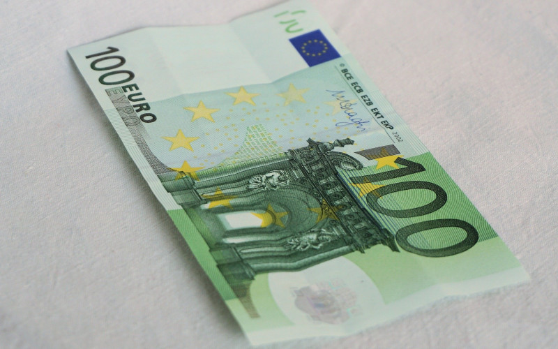 Za pet sati prijavilo se milion građana za 100 evra