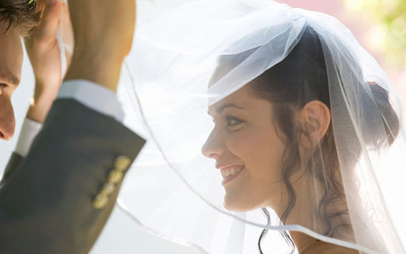Zašto mlade na vjenčanju nose veo preko lica?