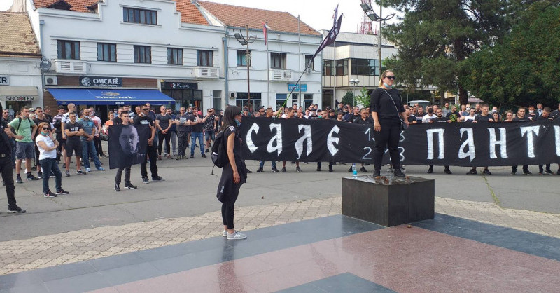 Bijeljina: Mirni protesti ispred Okružnog suda /FOTO/