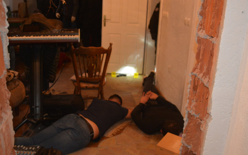 U Bijeljini uhapšena Tijana Ajfon i na desetine lica, pronađena droga i oružje