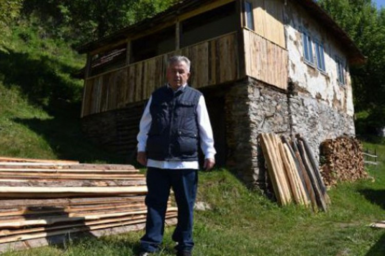 Nakon četiri decenije vratio se pustom selu koje ga godinama doziva