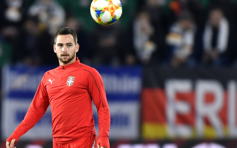 Navijači kamenovali fudbalere Benfike, povrijeđen Andrija Živković