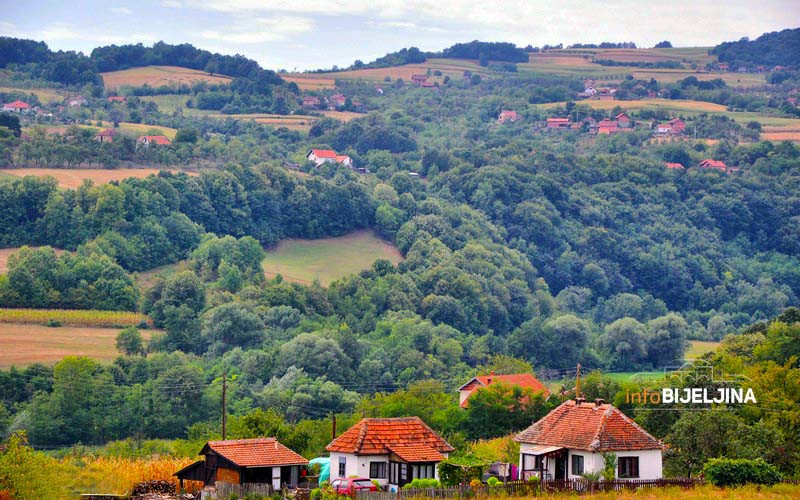 Pusta sela u podmajevičkom kraju: Bajkoviti predjeli ostaju bez mještana /FOTO/