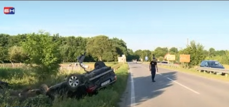 Ugljevik: Audi nakon prevrtanja završio na krovu