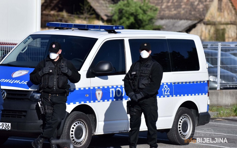 Identifikovan migrant koji je potegao oružje, MUP kontroliše situaciju