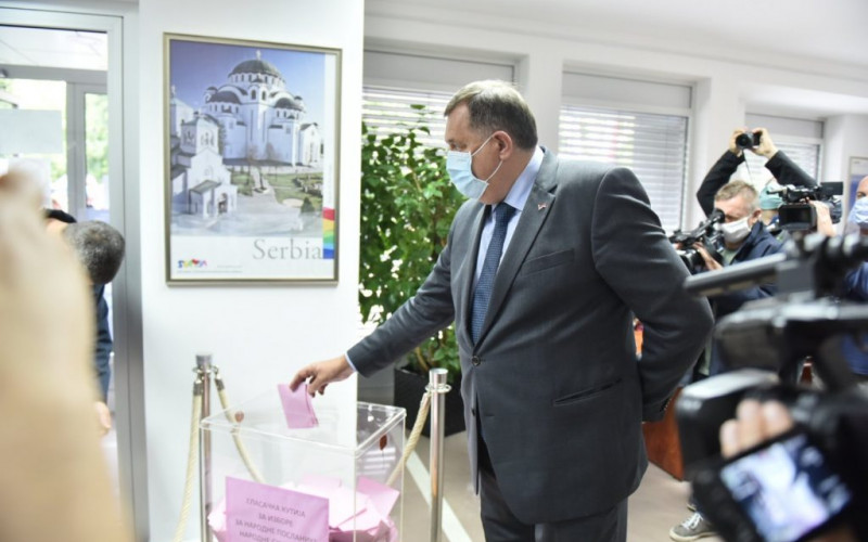 Dodik glasao u Generalnom konzulatu Srbije u Banjaluci
