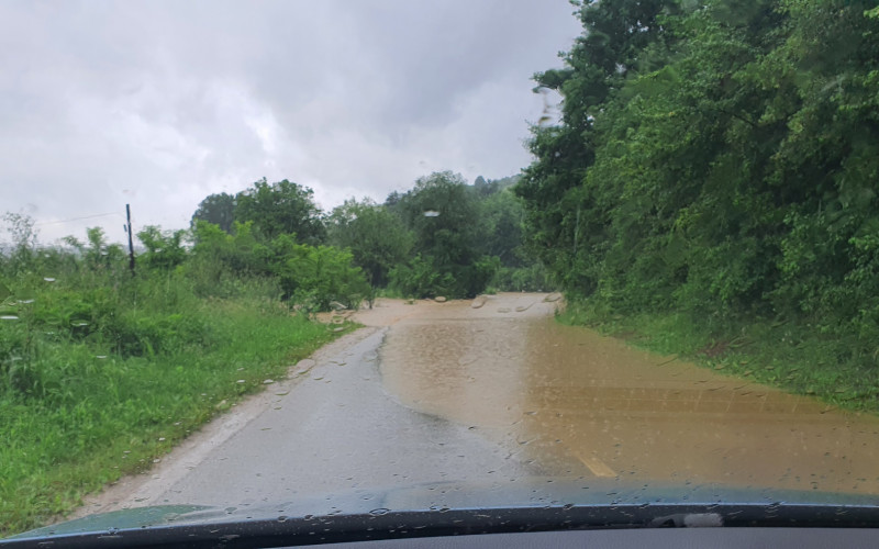 Bujične vode kod Zvornika se izlile iz korita /FOTO/