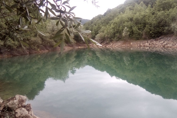 Misteriozno mjesto: Jezero koje je progutalo bager