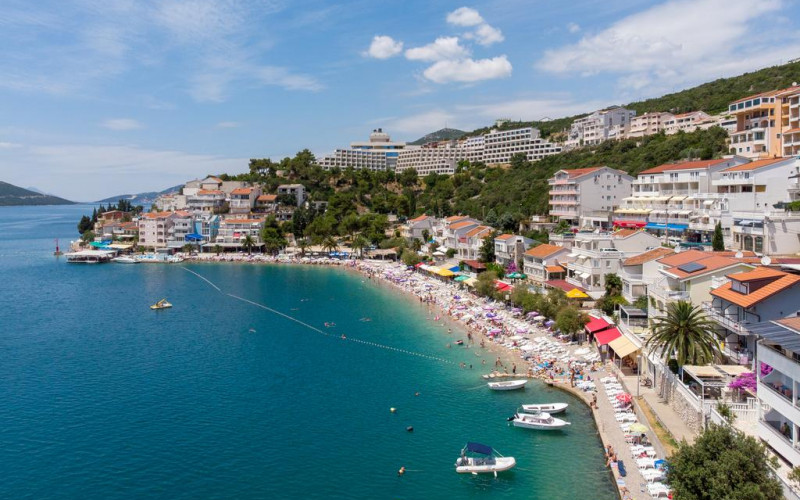 Građani BiH pohrlili u Neum