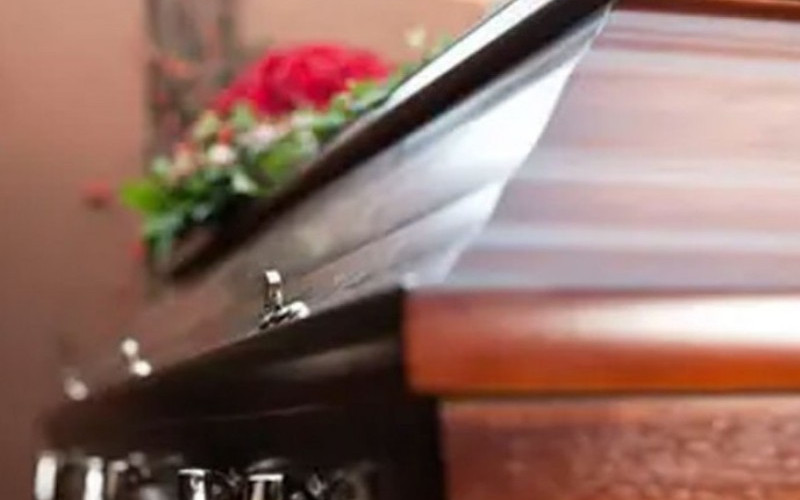 NESVAKIDAŠNI SLUČAJ Tokom sahrane EKSPLODIRAO sanduk, povrijeđena žena