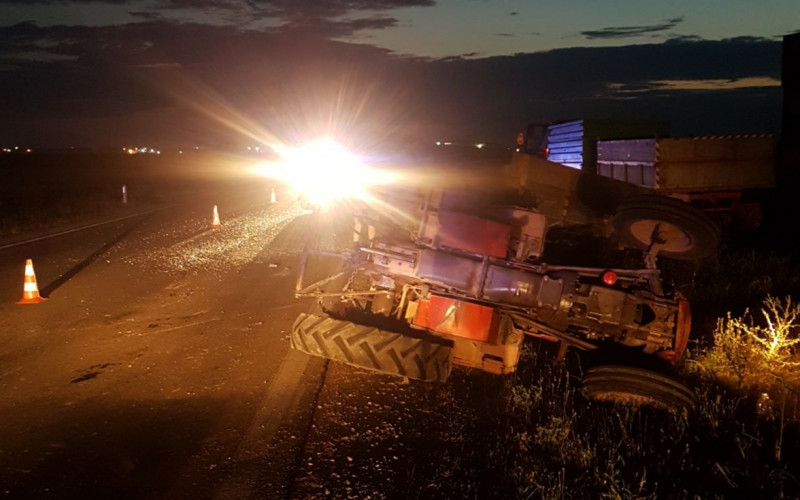 DETALJI NEZGODE NA PAVLOVIĆ PUTU Golf i traktor se prevrnuli na krov