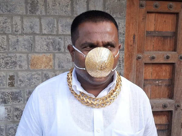 Luksuz i tokom pandemije: Indijac nosi zlatnu masku vrijednu 4.000 dolara