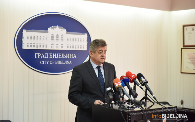 SITUACIJA SE KOMPLIKUJE Štab u Bijeljini ZABRANJUJE muziku uživo na javnim mjestima