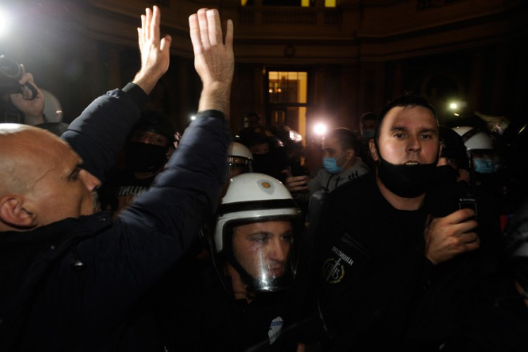 Bilans protesta u Beogradu, povrijeđeno 20 ljudi