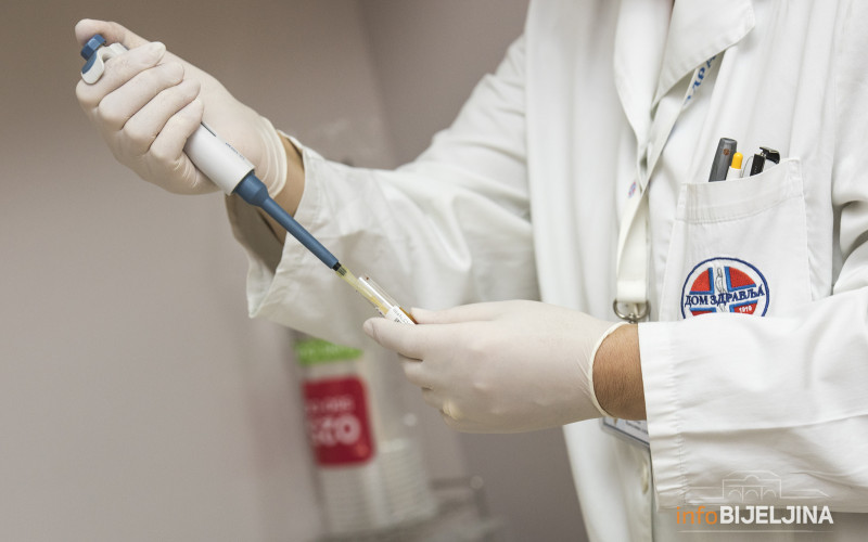 SEDAM NOVOZARAŽENIH U BRČKOM Među pozitivnima na korona virus i beba !