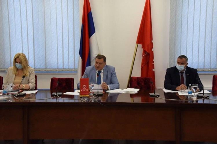 Dodik: Proširiti mjere zaštite na nošenje maski na otvorenom