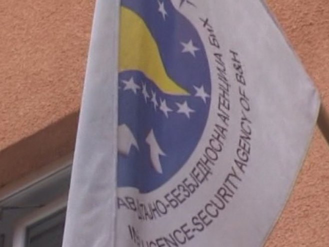 Zašto je direktor OBA svoje fakultetske diplome proglasio tajnim dokumentima?