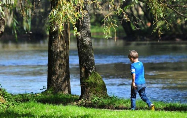 U BiH veoma toplo i sparno, poslije podne pljuskovi