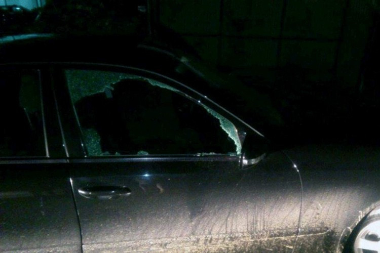 Pijani muškarac polupao stakla na 11 auta u Sarajevu