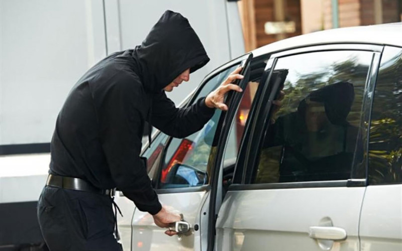 U Šamcu ukraden “BMW X5”