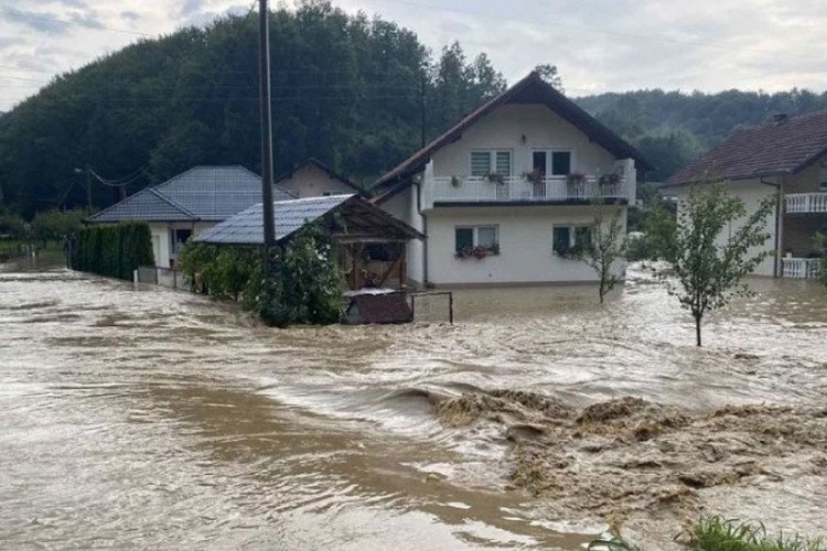 Tuzla: Poplavljeno nekoliko kuća u prigradskim naseljima