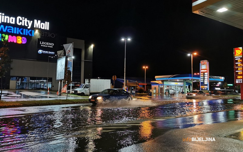 Pogledajte kako izgledaju bijeljinske ulice nakon nevremena /FOTO/