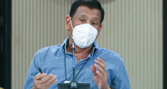 Predsjednik Filipina savjetovao građane da maske dezinfikuju benzinom