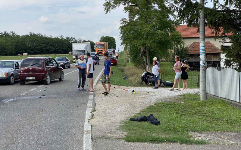 MLADIĆ IZ ŠAMCA TEŠKO POVRIJEĐEN Jeziv prizor sa mjesta nesreće kod Bijeljine /FOTO/