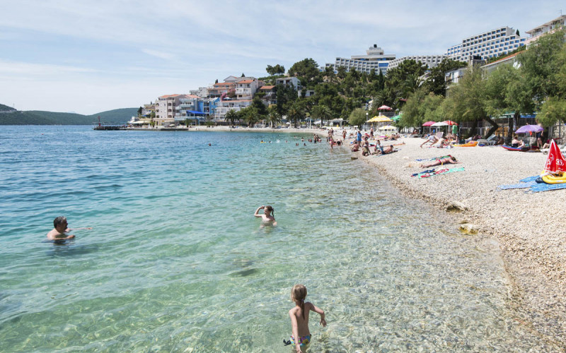 TRAGEDIJA U NEUMU Dječak (13) PREMINUO na plaži nakon izlaska iz vode