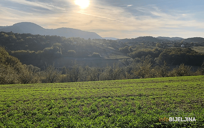 Sunčano i sparno uz moguću kišu i pljuskove