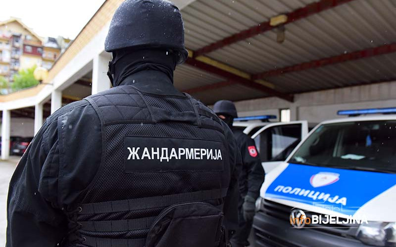 RACIJA U JANJI Policija kod maloljetnika pronašla drogu