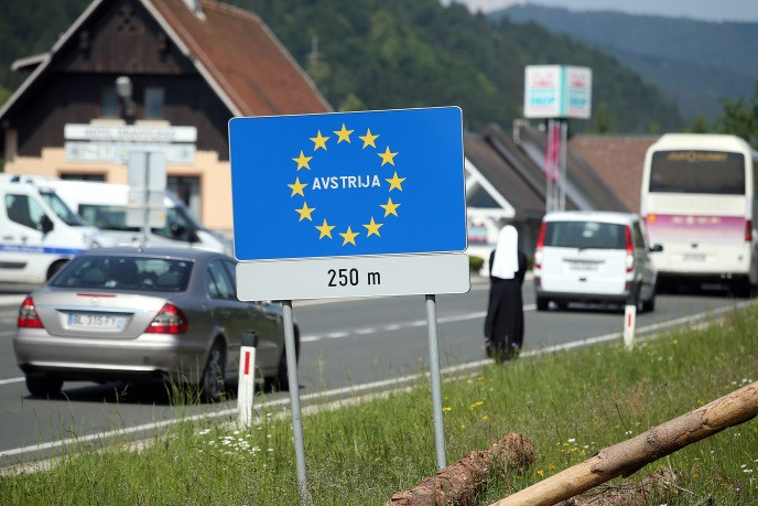 Gužve na granicama do ponoći, ko je kasnio mora u karantin