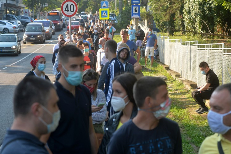 Ispred “Torlaka” redovi dugi stotine metara za testiranje na koronu