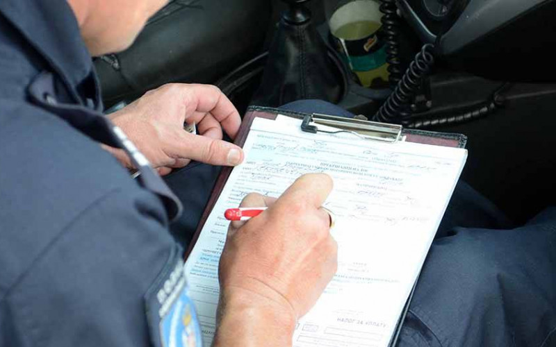 Muškarca kod Sarajeva zaustavio policajac, a način na koji se našalio ga koštao 200 KM
