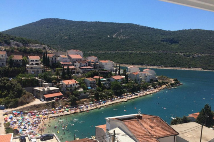 Mediji: Dok jednom ne smrkne, drugom ne svane, Neum hit sezone
