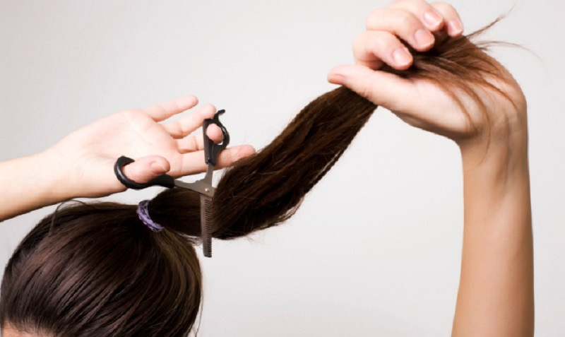 Osumnjičena da je drugarici odsjekla kosu zbog momka