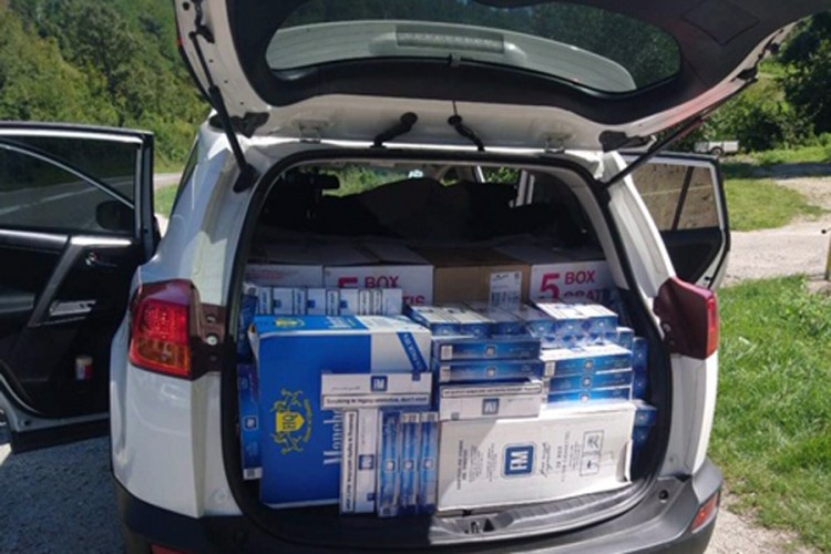 Uhapšen policajac, zaplijenjeno 7.250 kutija cigareta bez akcize