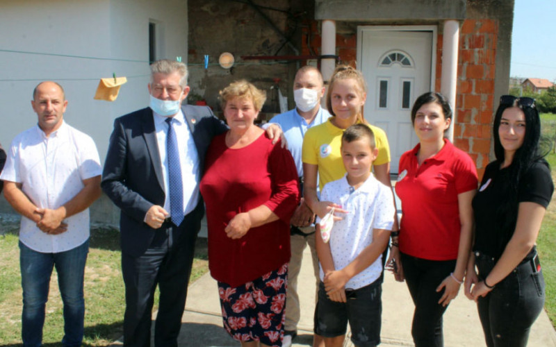 Bijeljina: Grad pomogao porodici sa nepokretnim sinom