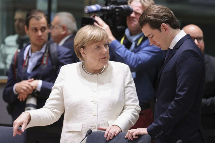 Merkel kritikovala Kurca zbog kampa Moria