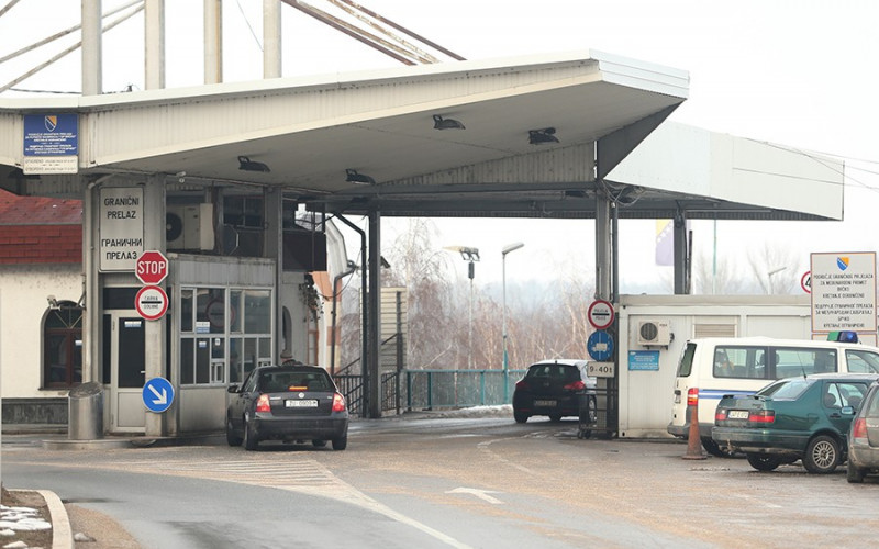 Granični policajac dobio otkaz zbog primanja 20 evra mita