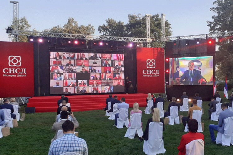 KONVENCIJA SNSD U BANJALUCI I Mićić se obratio putem video linka