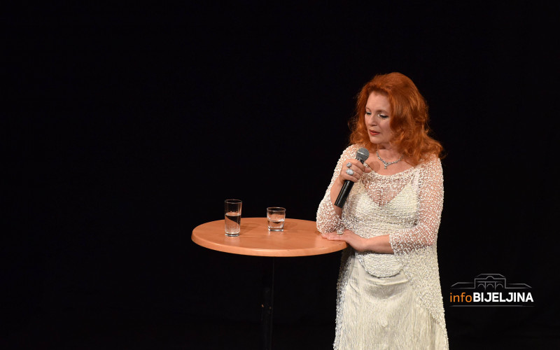 Tanja Bošković: Danas nema dobrih tekstova za mene!?